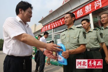 2000件日化产品进军营_新闻中心_新浪网