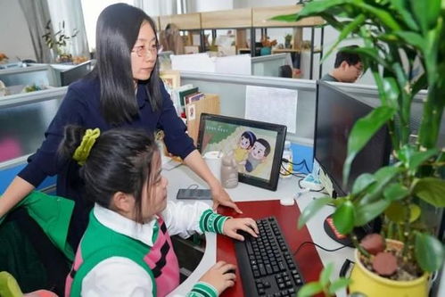 致敬两会上的河北女记者 捕捉时代的最美瞬间