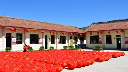 【决战脱贫攻坚 决胜全面小康】甘肃庄浪:工厂建在家门口 扶贫车间助力农民变身产业工人